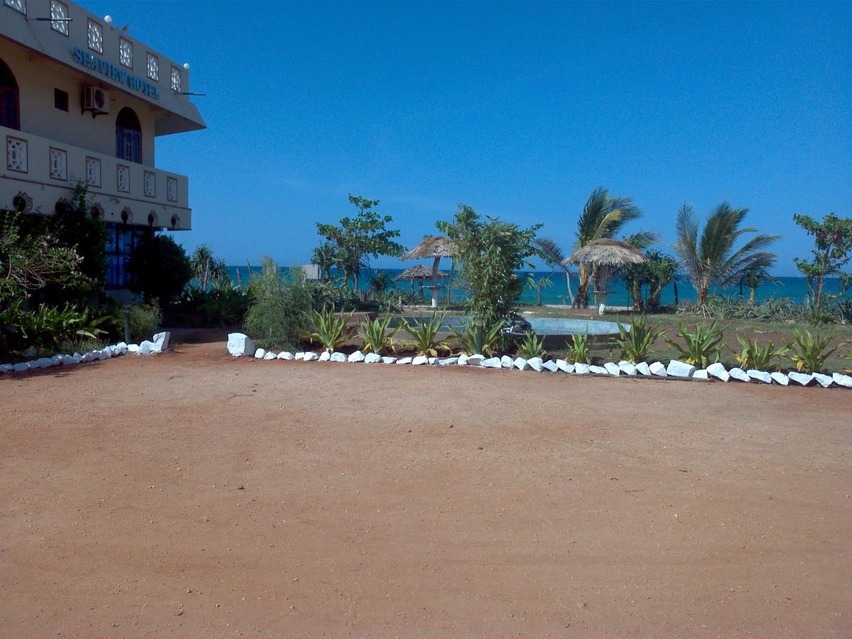 Sea View Beach Hotel Нілавелі Екстер'єр фото